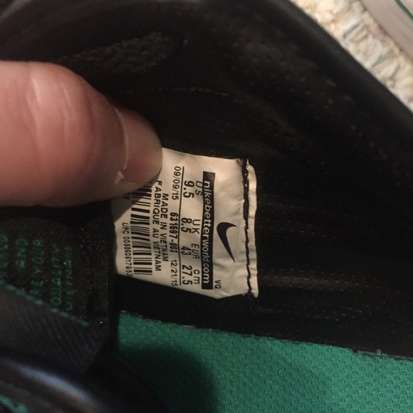 NIKE Toki Low TXT print Size 9.5 Lucid Green/Black - Picture 5 of 9